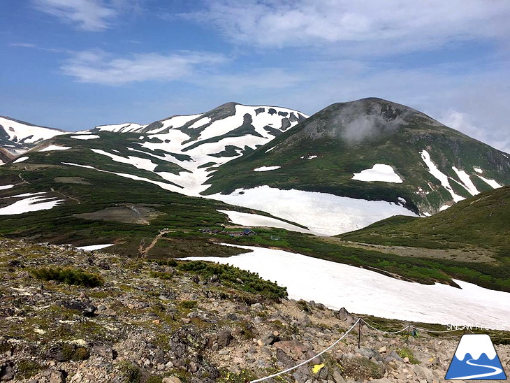 7月でも滑れる！大雪山黒岳～北鎮岳、残雪スノーボード滑走♪